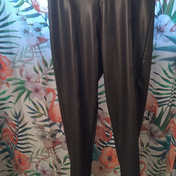 Faux leather pants - Picture 4 of 4